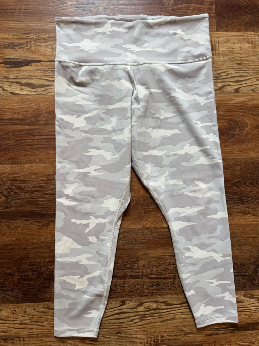 Athleta 7/8 Gray & Cream Camo Leggings